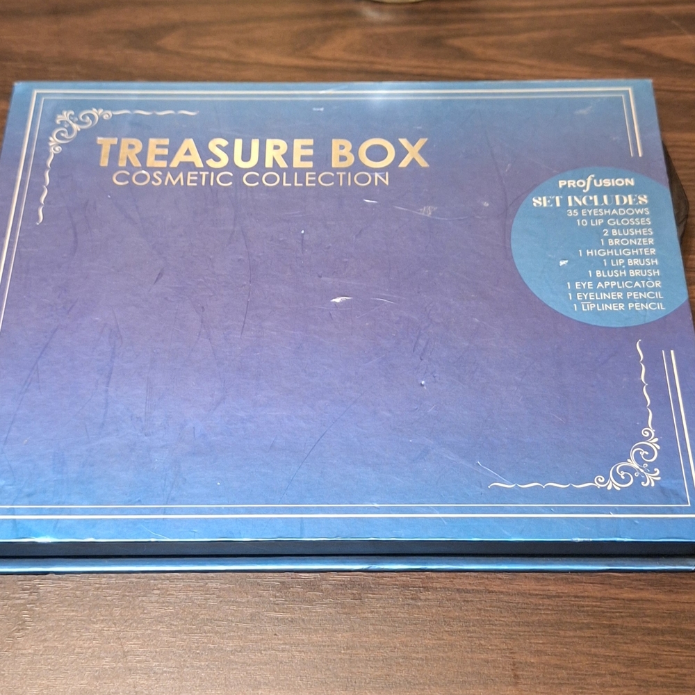 Profusion Treasure Box Cosmetic Collection